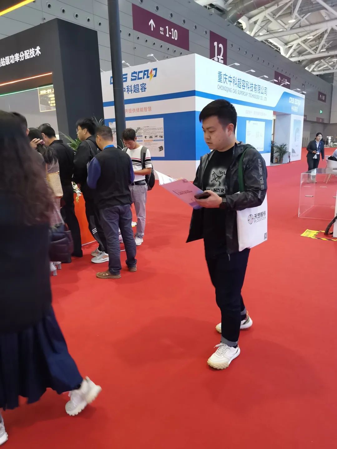 1700365453753532.jpg 476767899.jpg